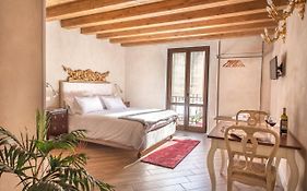 Conte Federico Apartments